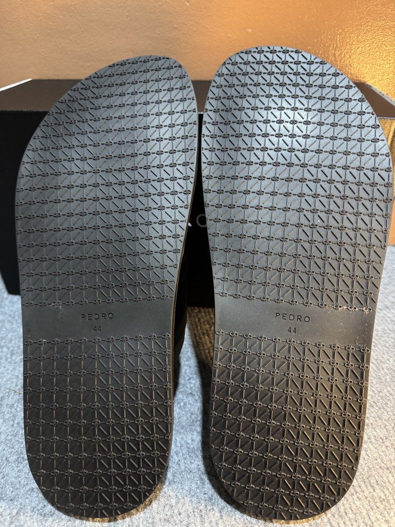Pedro Slipper (Category: Slippers & Slides) located in Quezon City. Submitted by aldrinabana (Listing ID 1468293862, Image 3). Description: Pedro Slipper Original with Orig Receipt Bought from SM Moa Meet-ups can be possible.