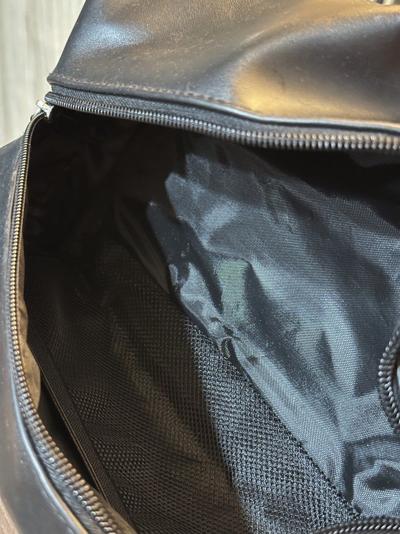 Penguin Black Toiletry Bag (2 PCS) (Category: Belt bags, Clutches and Pouches) located in Baguio. Submitted by sammieong (Listing ID 1468480819, Image 3). Description: Take all! 2 pcs of Penguin toiletry bag. One is brand new, the other is lightly used. Both just need a bit of cleaning. Rfs: Not using it much :( .