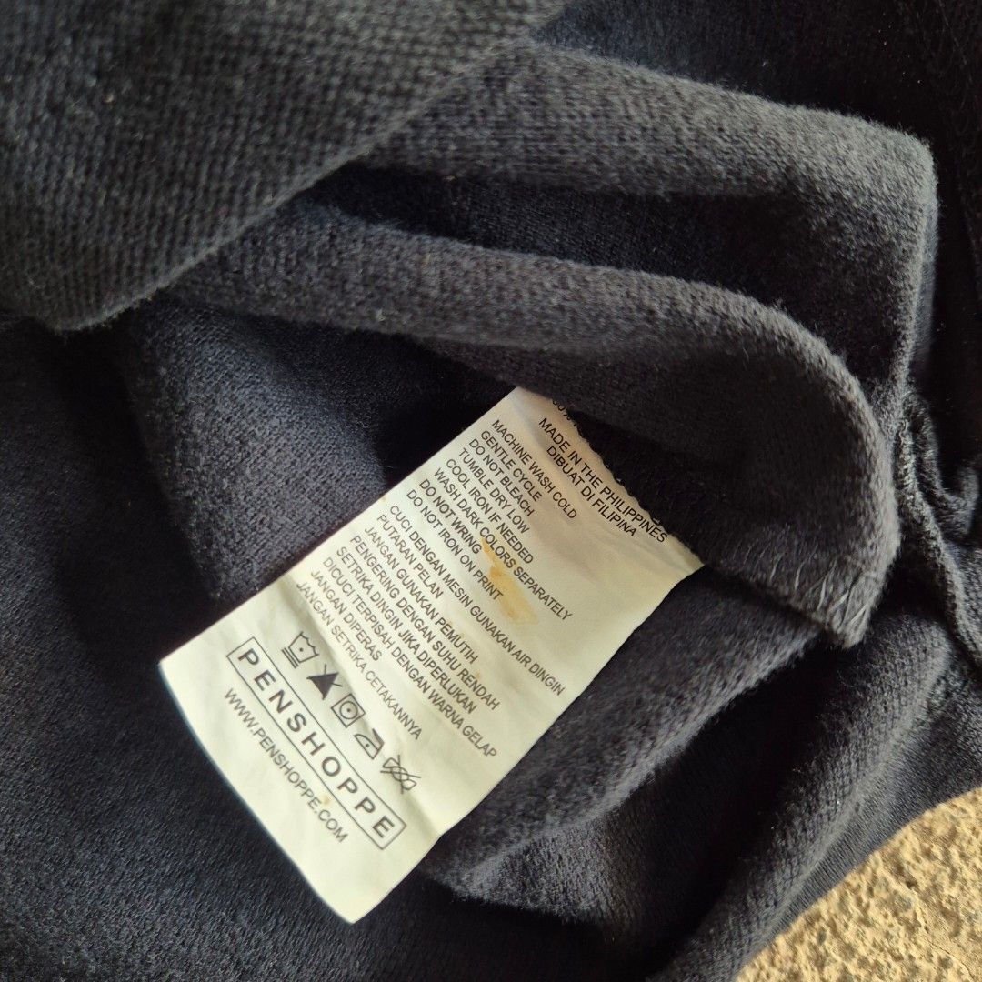 Penshoppe Classic Black Polo (Category: Tshirts & Polo Shirts ) located in General Santos City (Dadiangas). Submitted by madeby.ryb (Listing ID 1468451540, Image 3). Description: •Never worn💯 •Timeless black × Tipped collar & cuffs •size: 23W × 27L — XL •Fresh & ready to wear.