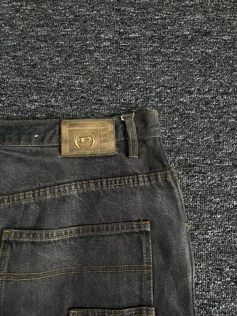 Phat Farm Baggy Carpenter Pants (Category: Jeans) located in Manila. Submitted by thrifty.4pp4rels (Listing ID 1468432922, Image 3). Description: Shipping fee shouldered by the buyer Issues: Altered length Bleach dots Measurements: W 40 L 45 Thigh 15.5 Hem 10.5.
