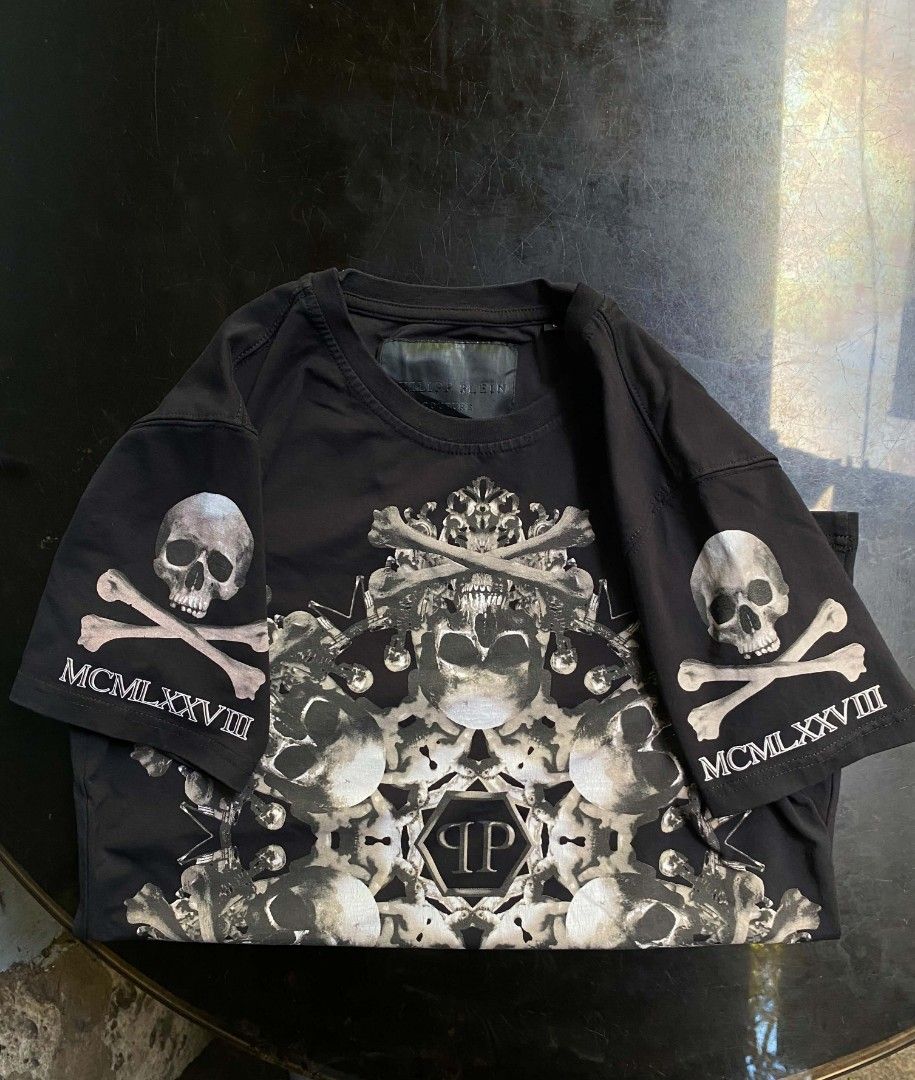 Philipp Plein gothic kaleidoscopic skull and crossbones ✅ (Category: Announcements) located in Iloilo. Submitted by jaybenethrift.0721 (Listing ID 1468319982, Image 2). Description: Philipp Plein gothic kaleidoscopic skull and crossbones ✅ Medium Excellent condition 1100📥.