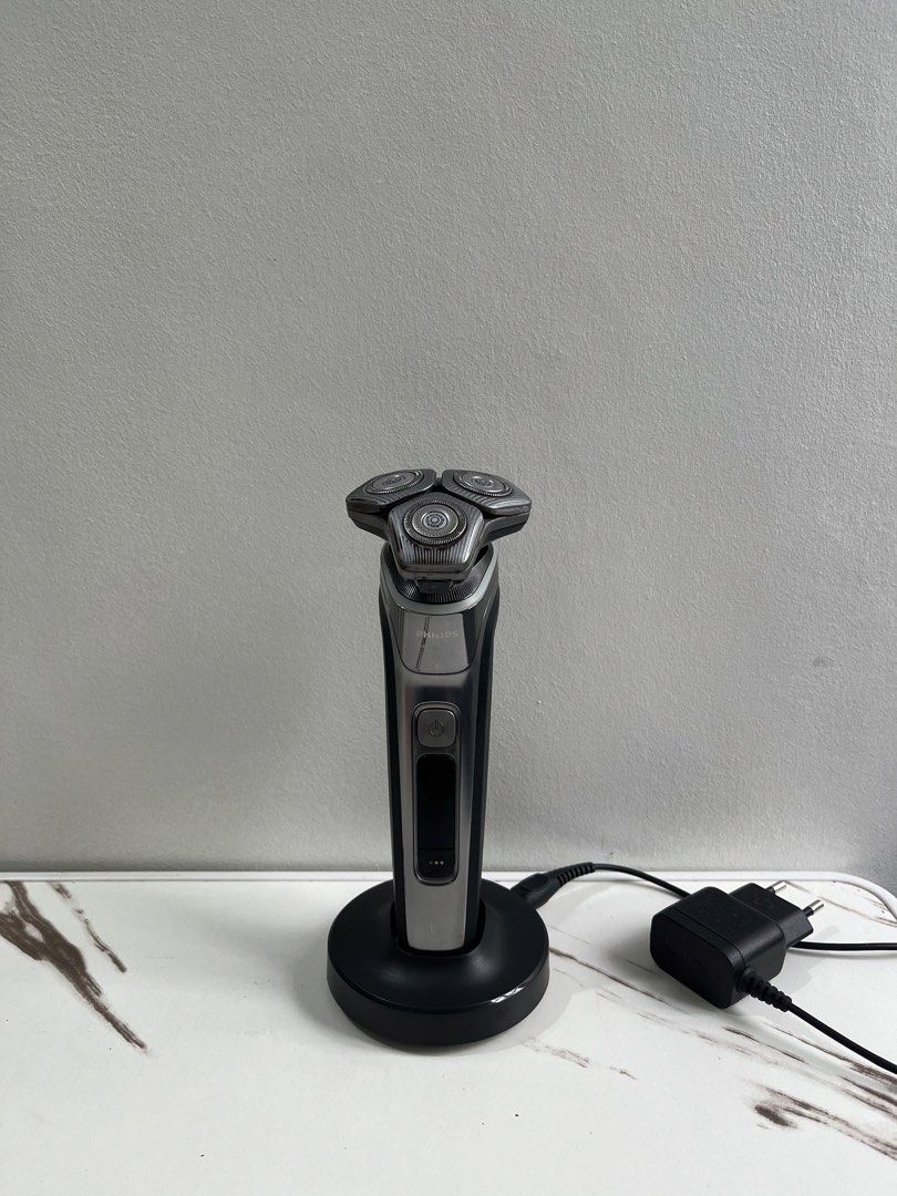 Philips Shaver Series i9000 (Category: Body Care) located in Bacacay. Submitted by aiksgoods (Listing ID 1468426784, Image 1). Description: .