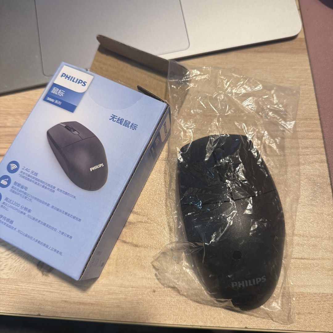 Philips SPK7347 Wireless Mouse 2.4G (Category: Mouse & Mousepads) located in Cebu City. Submitted by declutterbarbie_ (Listing ID 1468435741, Image 3). Description: - BRAND NEW (this was a gift) - Not compatible with my Mac because it uses a USB Bluetooth dongle. - Brand: Philips 3000 Series Wireless Mouse (Black) - Condition: Tested, 100% working normally - Connectivity: 2.4G wireless with included USB receiver - Performance: 1200 DPI optical se