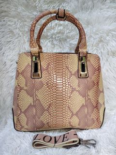 (Category: ) located in . Submitted by zhelcloset01 (Listing ID 1468498399, Image 1). Description: .
