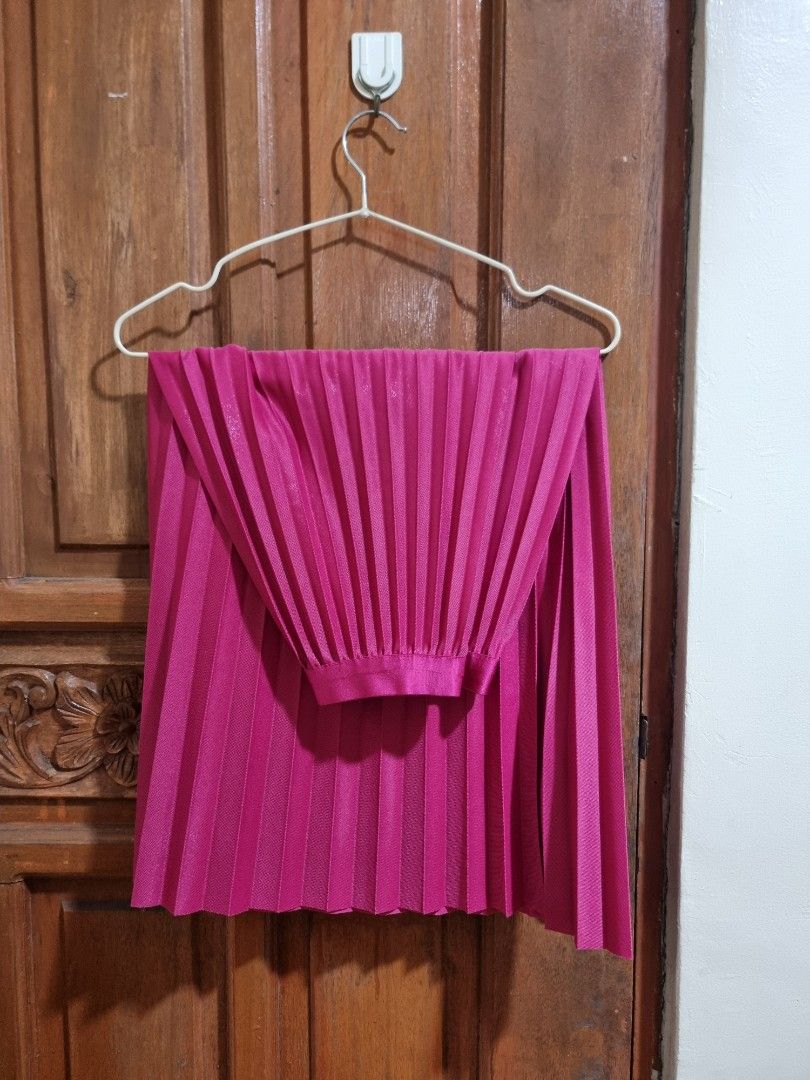 Pink Pleated Skirt (Category: Skirts) located in Makati City. Submitted by amberirix (Listing ID 1468326319, Image 1). Description: Unused Size Medium Location: Taguig MOP: BPI only, no Gcash Shipping via Lalamove, Grab, J&T.