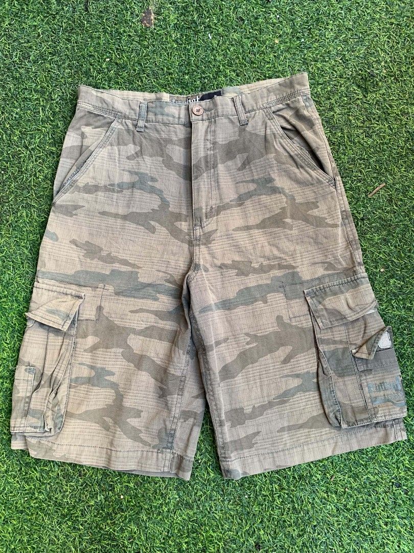 Piping Hot Camou Cargo (Category: Shorts) located in Carmen. Submitted by fukqueazz (Listing ID 1468461477, Image 1). Description: Piping Hot W 28-29/ L 22/ LO 11 Good Condition No Issues 📍Cebu JnT Express Mop:Gcash.