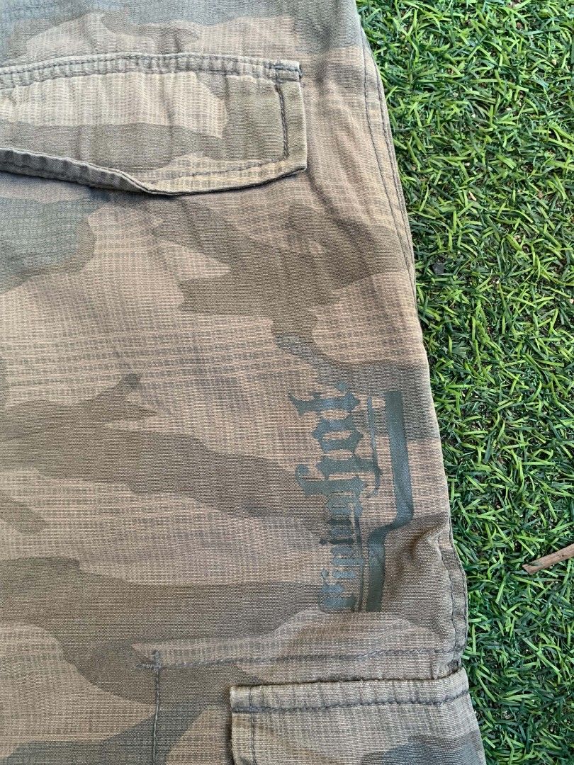 Piping Hot Camou Cargo (Category: Shorts) located in Carmen. Submitted by fukqueazz (Listing ID 1468461477, Image 3). Description: Piping Hot W 28-29/ L 22/ LO 11 Good Condition No Issues 📍Cebu JnT Express Mop:Gcash.