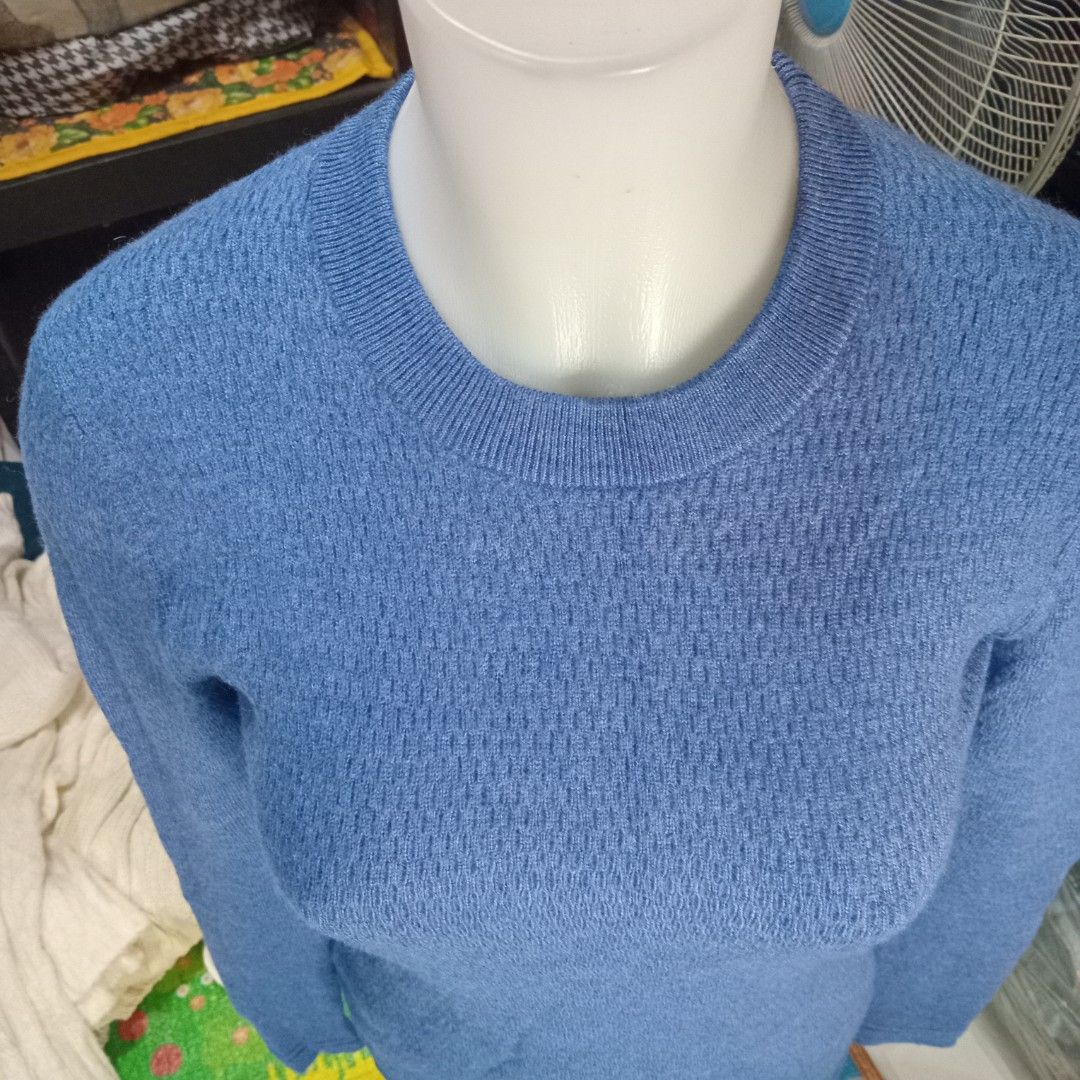 BR plain color pull up sweater (Category: Coats, Jackets and Outerwear) located in Angono. Submitted by thrifted.fashionshop (Listing ID 1468462090, Image 3). Description: Fit - xs *knitted *close neck *plain color - blue <COLORS MAY VARY DUE TO LIGHTING> MOP : Gcash only COURIER : Jnt / Lalamove REMINDER : Shipping fee ay hindi kasama sa presyo ng item.