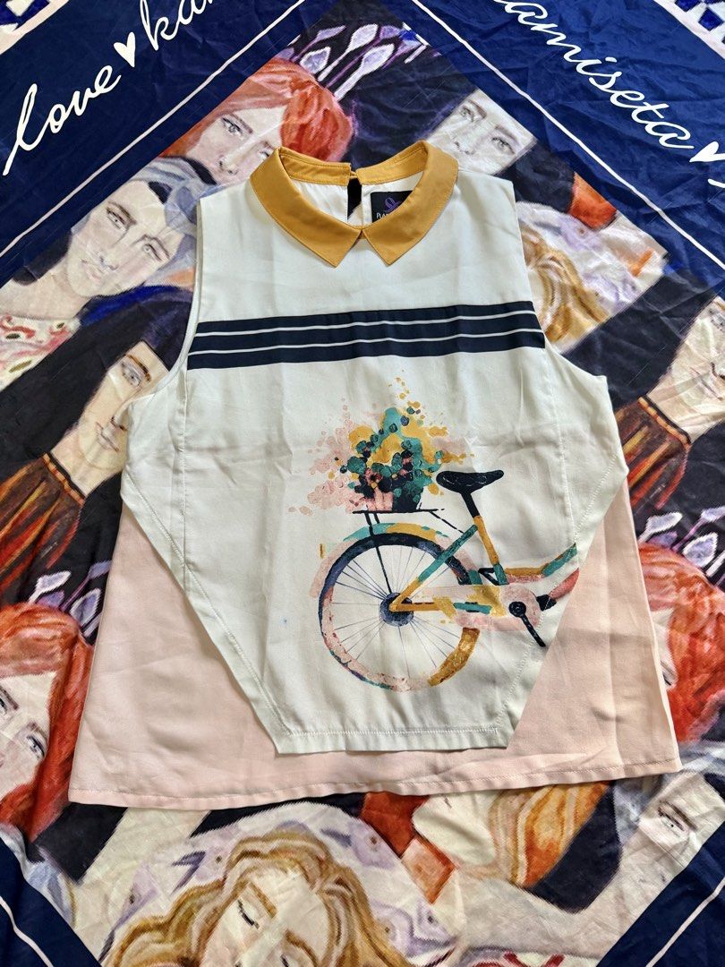 Plains & prints top (Category: Blouses) located in Santiago. Submitted by shoppaholickikay (Listing ID 1468323332, Image 1). Description: With flaws.