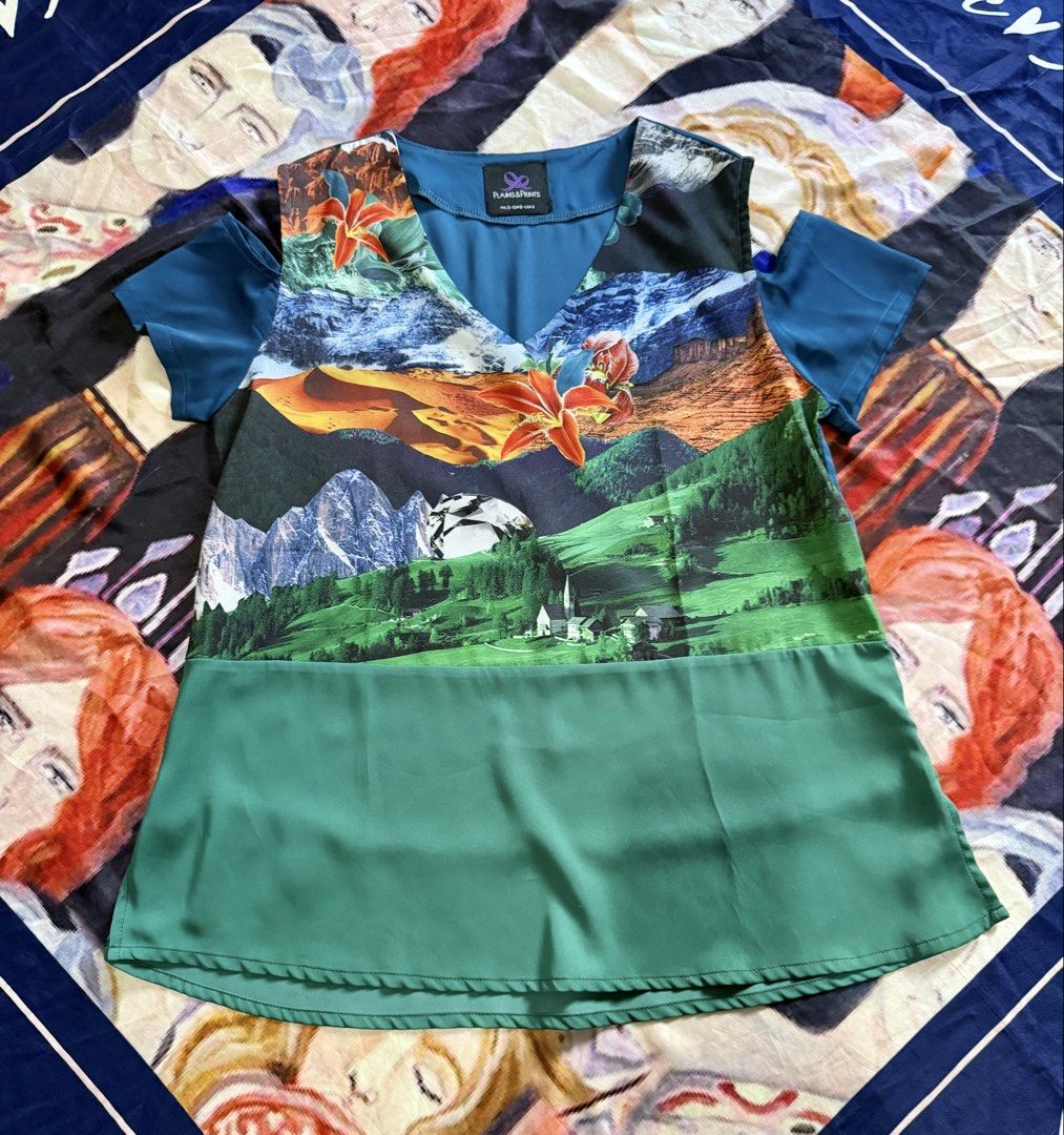 Plains & prints top (Category: Blouses) located in Santiago. Submitted by shoppaholickikay (Listing ID 1468323644, Image 1). Description: .