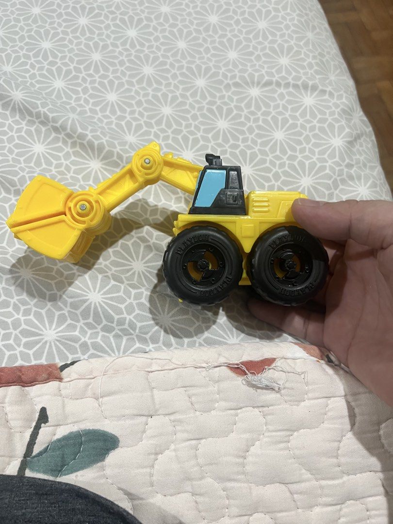Playdoh Construction Toys (Category: Kids Toys) located in Paranaque City. Submitted by arianem031087 (Listing ID 1468400785, Image 1). Description: .
