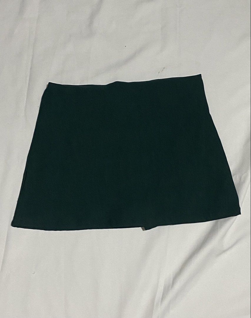 Plus Size Skort in Dark Green (Category: Skirts) located in Makati City. Submitted by weirdshopping (Listing ID 1468288980, Image 1). Description: Selling pre-loved clothes! DETAILS: ~ All items are in good condition. - BRANDED - All clothes are sanitized before delivery. ~ Mode of Payment: Cash & Gcash - Available for delivery c/o by costumer: Lalamove, Grab, Angkas ~ Location: Guadalupe Viejo, Makati ~ FOR meet up, pick up, & delivery! (Deliver