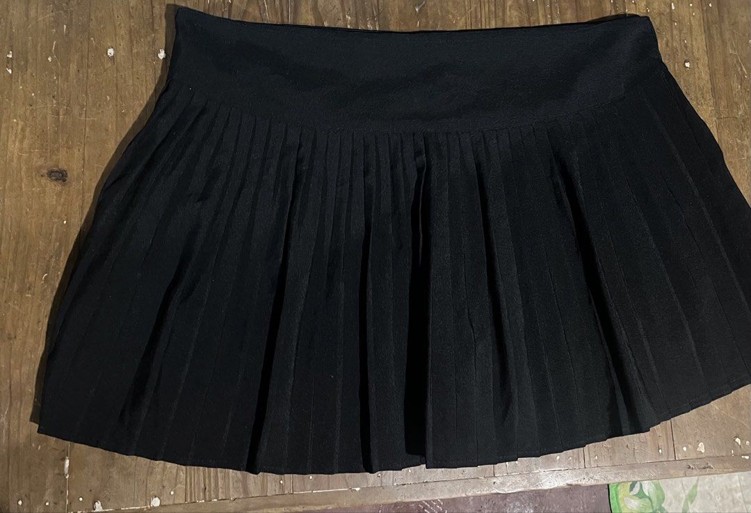 Plus size Tennis Skirt (Category: Skirts) located in Quezon City. Submitted by azarels (Listing ID 1468369399, Image 2). Description: Bought in orange app Rarely Used Color: Black Size: 9XL (I’m 42-44 waist, sakto lang) When worn in the last 2 photos + local sf 📍Project 8, QC.