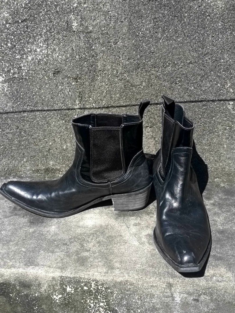 Pointed Archive Boots (Category: Boots) located in Manila. Submitted by nnoblesse (Listing ID 1468343763, Image 2). Description: size 43-44 very snug if ur a sz 45 shoot your offers.