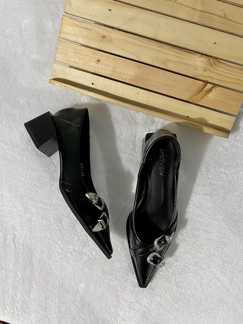 pointed block heels (Category: Heels) located in Bulacan. Submitted by parapapa (Listing ID 1468385286, Image 2). Description: 36 / 23cm heels 1.8”.
