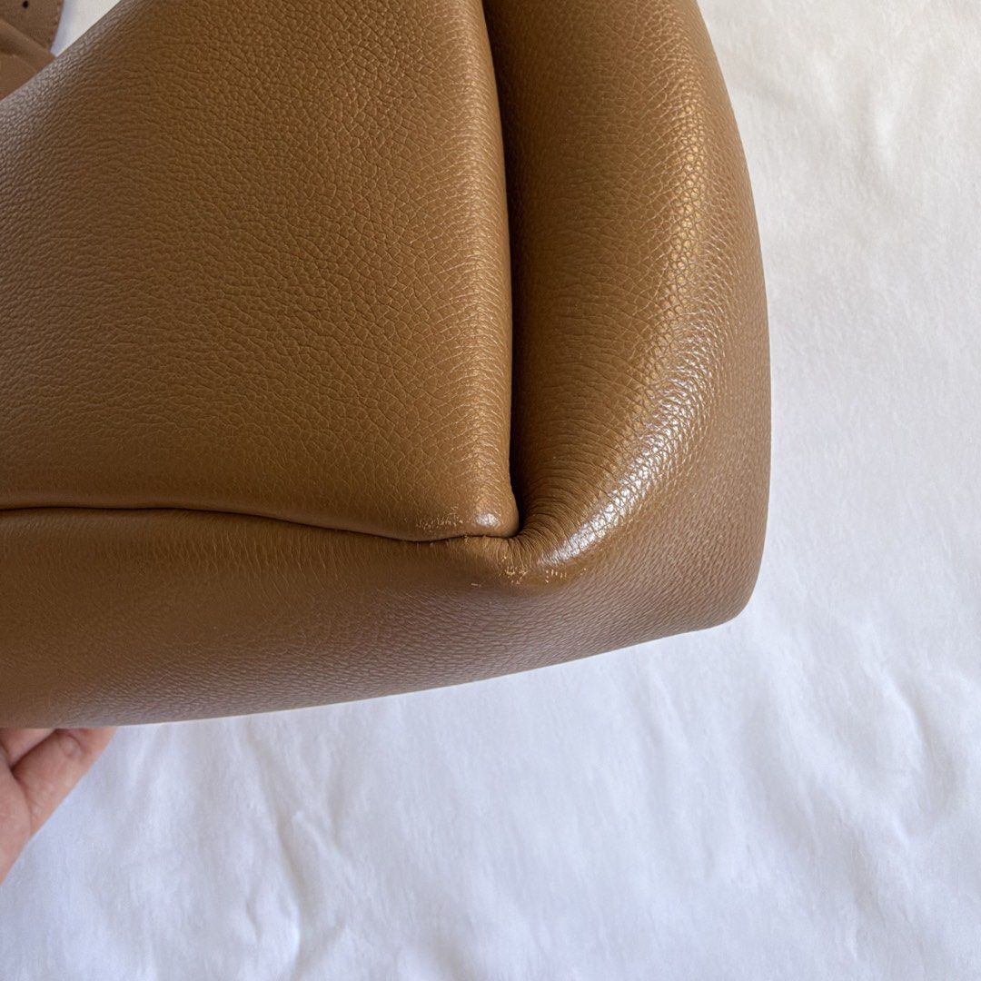 Polene Umi (Category: Luxury Bags & Wallets) located in Manila. Submitted by usetheoxfordcomma (Listing ID 1468404177, Image 3). Description: Has a few scuffs and dents, as seen in the photos No other inclusions Still in great shape.