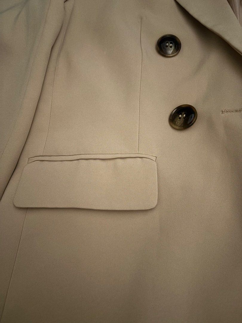 Pomelo Beige Double Breasted Blazer Size M (Category: Coats, Jackets and Outerwear) located in Manila. Submitted by coolmoon.1e2b3a (Listing ID 1468344849, Image 2). Description: - Brand: Pomelo - Style: Double-breasted blazer - Color: Classic beige - Size: Medium (tag attached inside collar) - Details: Notch lapels, marbled brown buttons, front flap pockets - Construction: Fully lined with clean structured shoulders and crisp seams - Condition: 