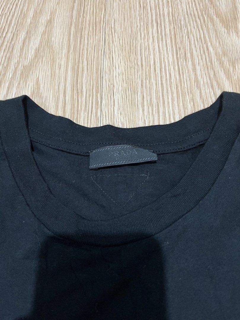Prada - Triangular Logo Plaque - Tee (Category: Tshirts & Polo Shirts ) located in Taguig. Submitted by chicpicked (Listing ID 1468342017, Image 3). Description: Prada - Triangular Logo Plaque - Tee Authentic Good as new No flaws Medium 2,500.