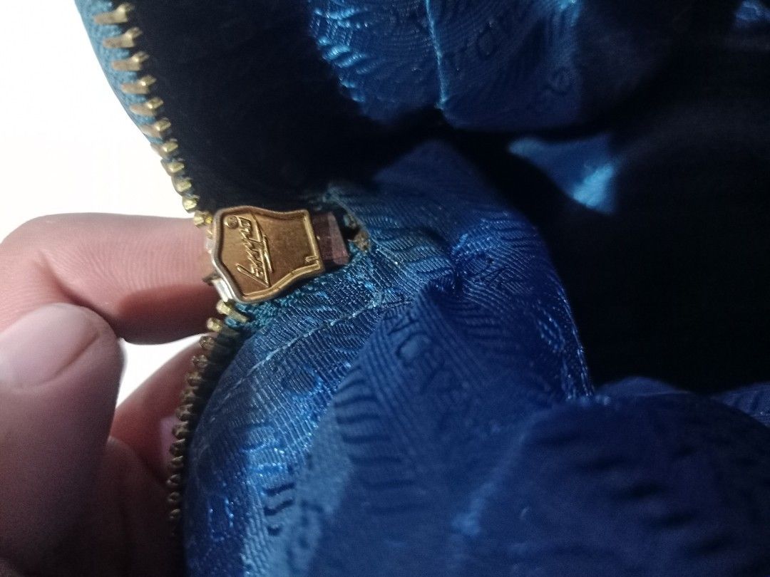 PRADA BAG (Category: Shoulder Bags) located in Iloilo. Submitted by ukaynizoee (Listing ID 1468428151, Image 3). Description: preloved bags but we'll loved pm is the key negotiable.