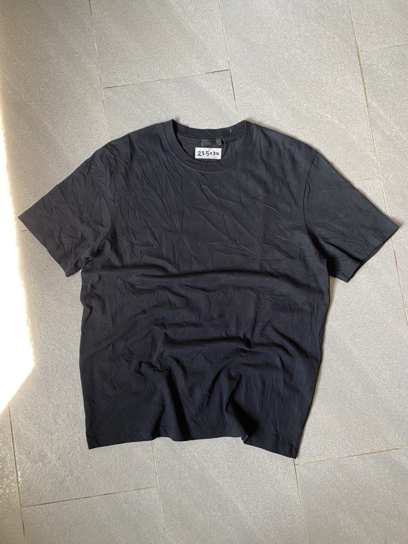 Prada Black on black design Tshirt (Category: Tshirts & Polo Shirts ) located in Digos. Submitted by thriftflexph (Listing ID 1468351305, Image 2). Description: Size&Dimes:23.5/30 Color&Condi:9.8/10 issue:none DM for more information 🫶 Items are all thrifted/Handpicked Can ship nationwide🇵🇭 Add Shipping Fee ✈️🎁.