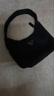 (Category: ) located in . Submitted by pls.mywardrobeeee (Listing ID 1468361132, Image 1). Description: .
