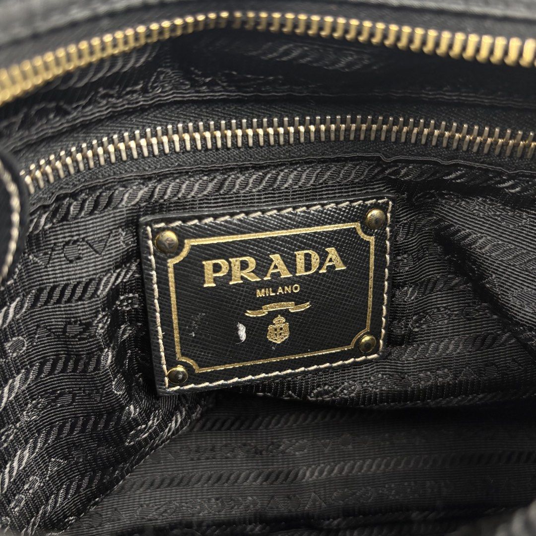 Prada Tessutto Crossbody Bag (Category: Luxury Bags & Wallets) located in Bacolod City. Submitted by cast.archives (Listing ID 1468470030, Image 2). Description: Prada Tessutto Crossbody Bag Size: Medium Condition: Good Flaw: Sign of used.