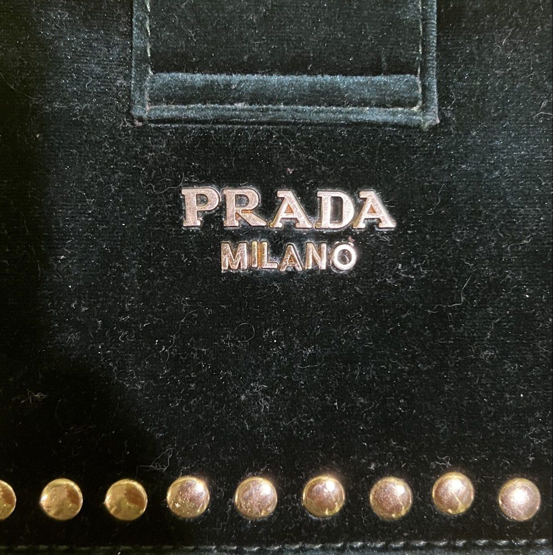 Prada Velvet Kiki Bag (Category: Luxury Bags & Wallets) located in Alburquerque. Submitted by ukaydecebuofficial (Listing ID 1468329862, Image 3). Description: .