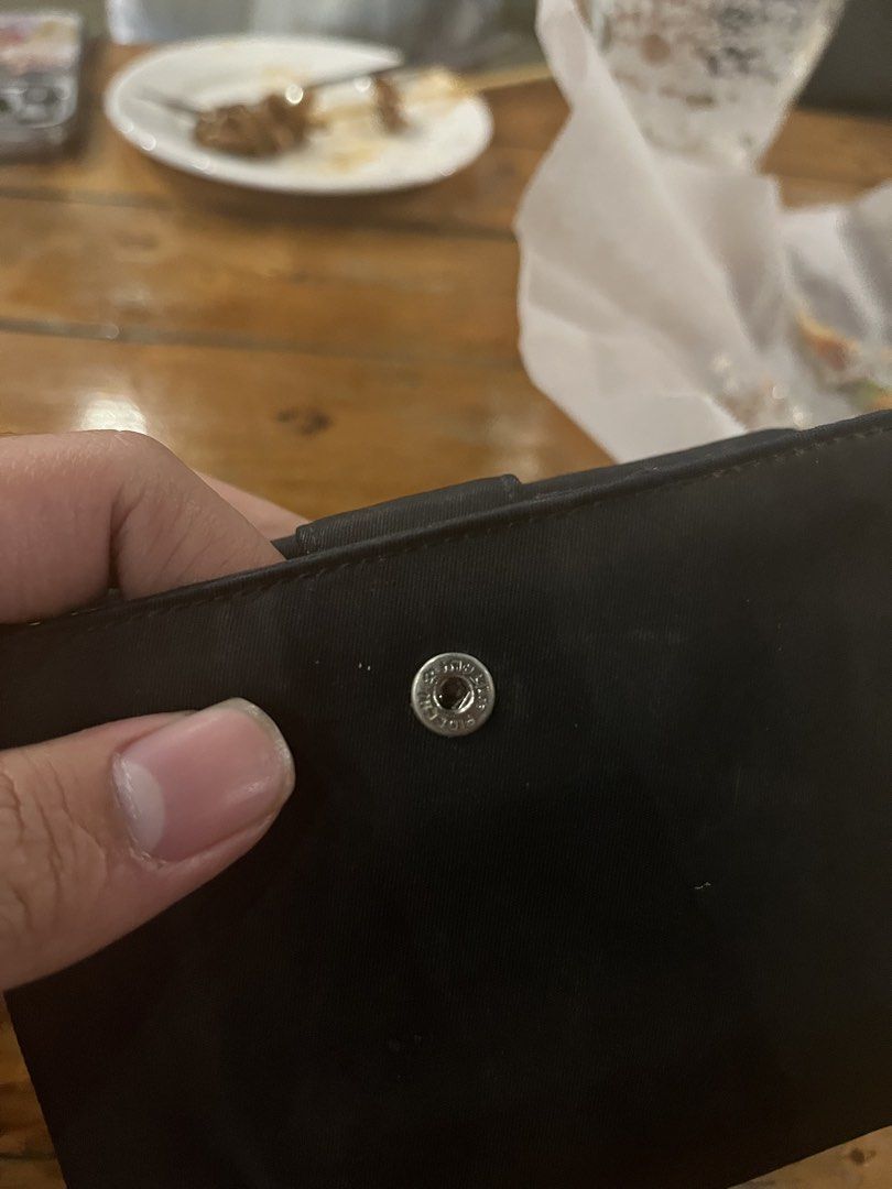 PRADA WALLET (Category: Wallets & Card Holders) located in Abucay. Submitted by rambundang123- (Listing ID 1468444599, Image 3). Description: Authentic Minor Issues Need Cleaning.