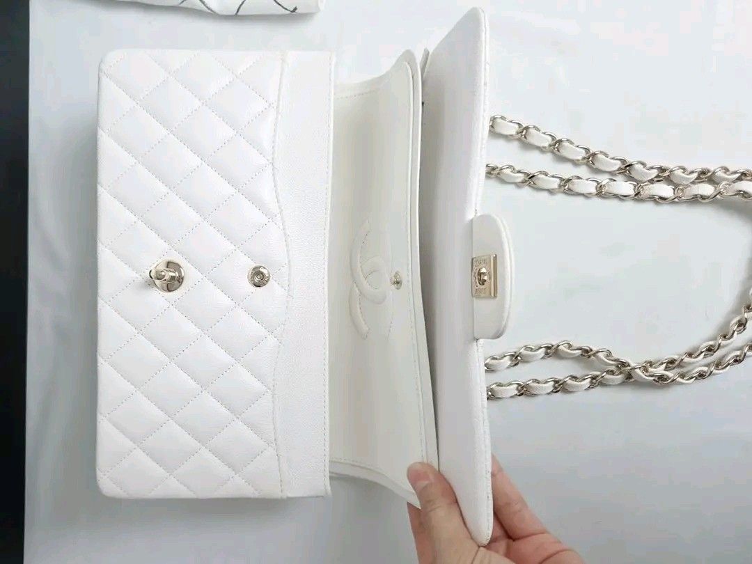 Pre order medium (Category: Luxury Bags & Wallets) located in Cabadbaran. Submitted by luxurysourcedbyjinx (Listing ID 1468441534, Image 3). Description: Medium Series 28 No Card Comes with Dustbag .