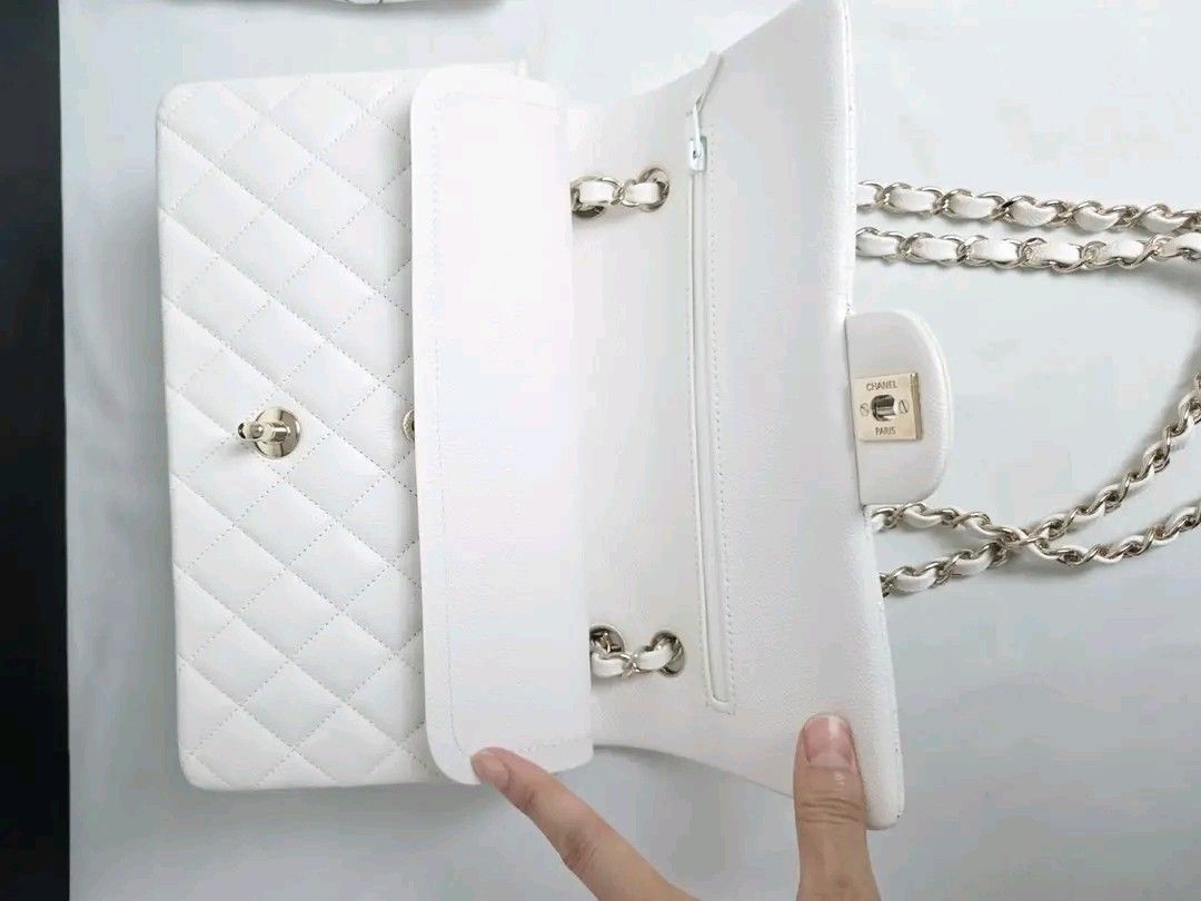 Pre order medium (Category: Luxury Bags & Wallets) located in Cabadbaran. Submitted by luxurysourcedbyjinx (Listing ID 1468441534, Image 2). Description: Medium Series 28 No Card Comes with Dustbag .