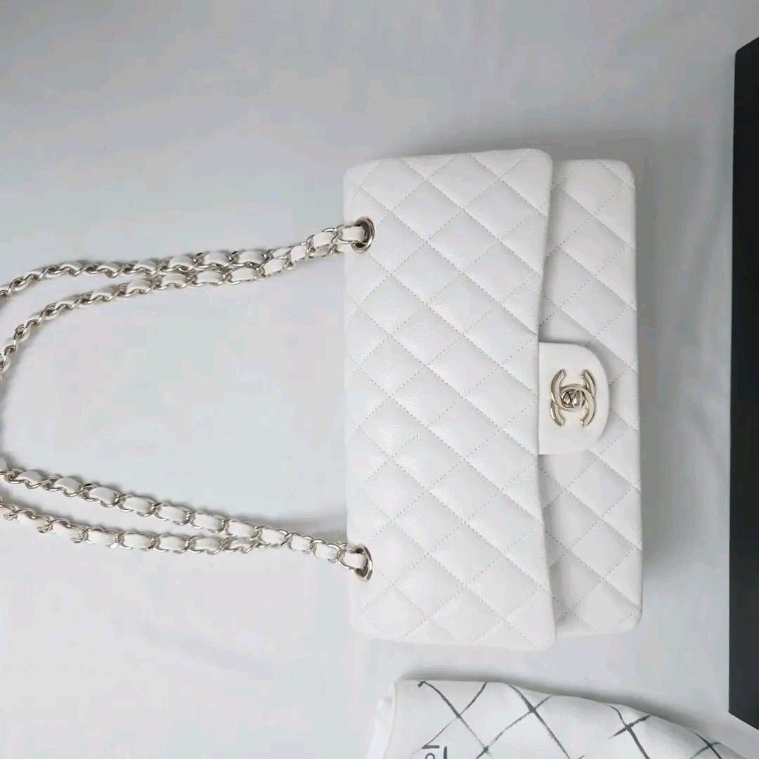 Pre order medium (Category: Luxury Bags & Wallets) located in Cabadbaran. Submitted by luxurysourcedbyjinx (Listing ID 1468441534, Image 1). Description: Medium Series 28 No Card Comes with Dustbag .