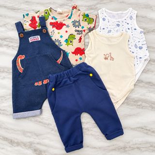 (Category: ) located in . Submitted by clearingmywardrobe_620 (Listing ID 1468379006, Image 1). Description: .