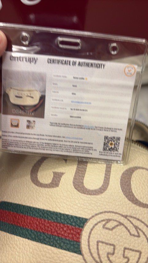 Preloved authentic gucci belt bag (Category: Luxury Bags & Wallets) located in Caloocan City. Submitted by prelovedbybets (Listing ID 1468499733, Image 2). Description: Bought in america rfs for selling decluttering very good condition .