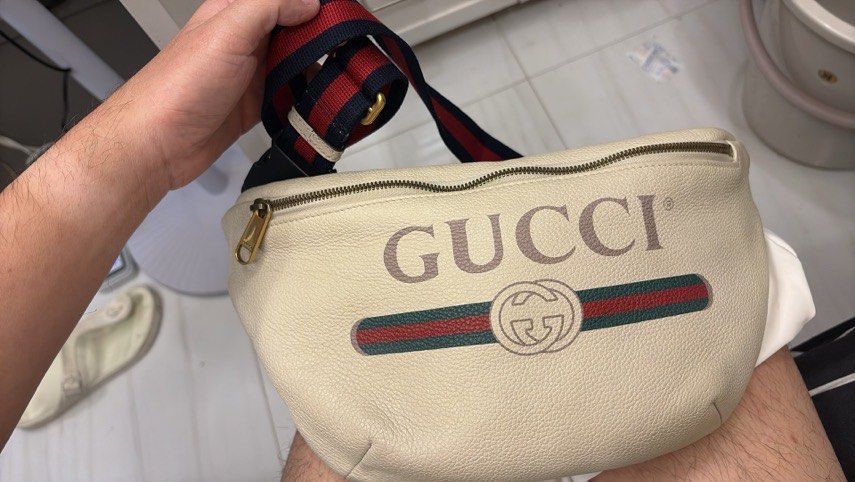 Preloved authentic gucci belt bag (Category: Luxury Bags & Wallets) located in Caloocan City. Submitted by prelovedbybets (Listing ID 1468499733, Image 1). Description: Bought in america rfs for selling decluttering very good condition .
