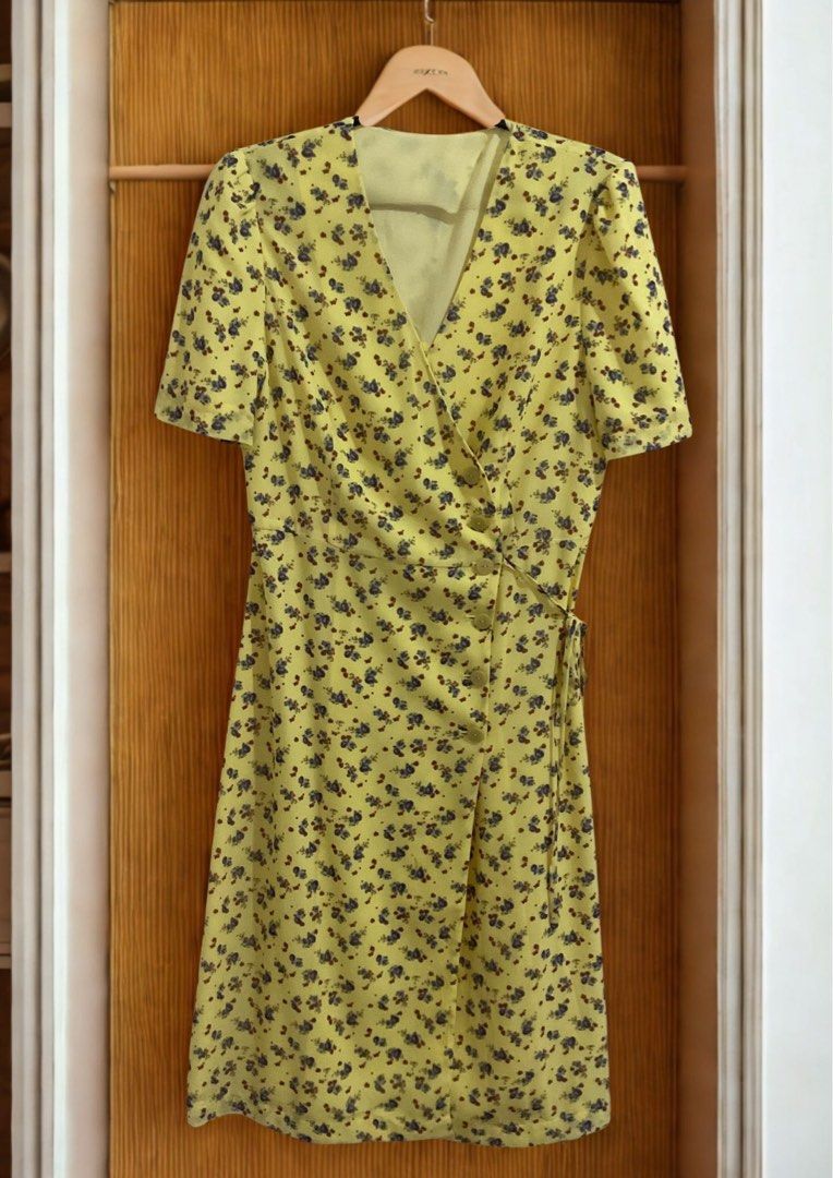 Pre-loved dress!👗 💗 (Category: Dresses) located in Manila. Submitted by joymarieann (Listing ID 1468283920, Image 2). Description: 🛍️ **PRE-LOVED CLOTHES FOR SALE!** 👗✨ Time to give these clothes a new home! 💗 Selling my pre-loved clothes at **affordable prices you’ll love!** Most items are still in good condition and ready for their next owner. ✨ Budget-friendly prices ✨ Good condition 💸 *Mine now!* 🛍️ Grab your favorites before someone e