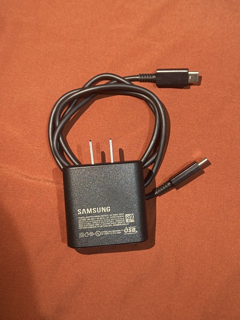 Preloved Original 45w Samsung charger (Category: Chargers & Cables) located in Manila. Submitted by bloodyrain (Listing ID 1468476035, Image 2). Description: Preloved Original 45w Samsung charger Gamit s23 ultra no issue Super fast charging 2.0 fast charger.