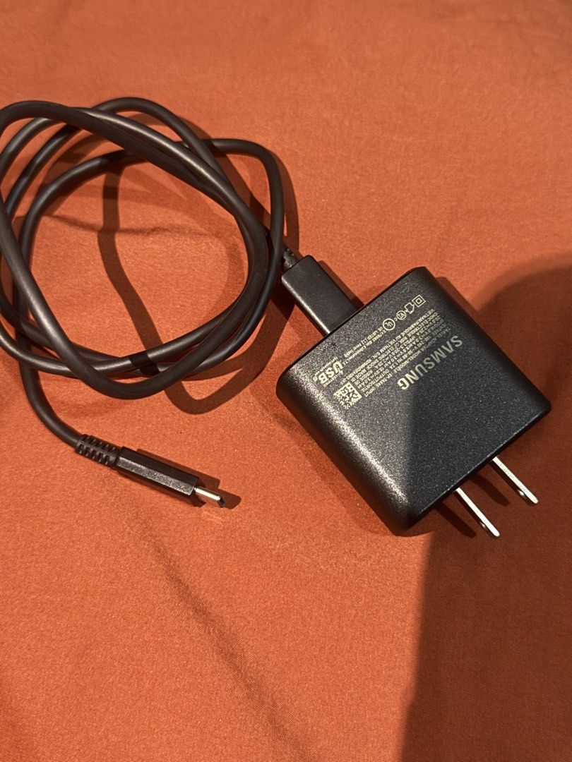 Preloved Original 45w Samsung charger (Category: Chargers & Cables) located in Manila. Submitted by bloodyrain (Listing ID 1468476035, Image 3). Description: Preloved Original 45w Samsung charger Gamit s23 ultra no issue Super fast charging 2.0 fast charger.