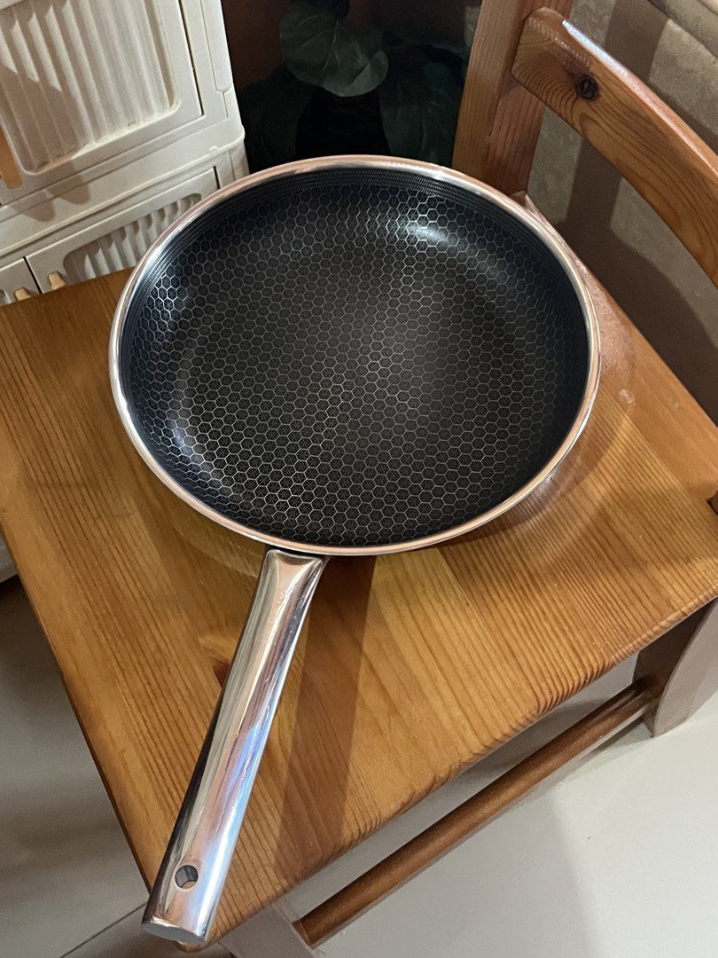 PREMIUM CLADIN (Category: Cookware & Accessories) located in Santa Rosa. Submitted by kattiepurry (Listing ID 1468314542, Image 2). Description: Premium Cladin Hybrid Frying Pan 🍳 28cm Suitable for all cooktops Location📍Santa Rosa, Nueva Ecija .