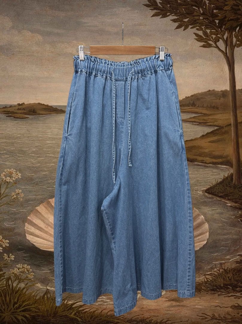 Premium denim square pants (Category: Activewear) located in Dasmarinas. Submitted by thrifteefinds (Listing ID 1468387964, Image 1). Description: Premium denim square pants Size: M 26-28WL 35.5L Excellent condition M/Mine: 550 DM: Name | Contact | Address & Brgy Please comment MINE only if you’re 100% sure and ready to pay. No return or exchange .