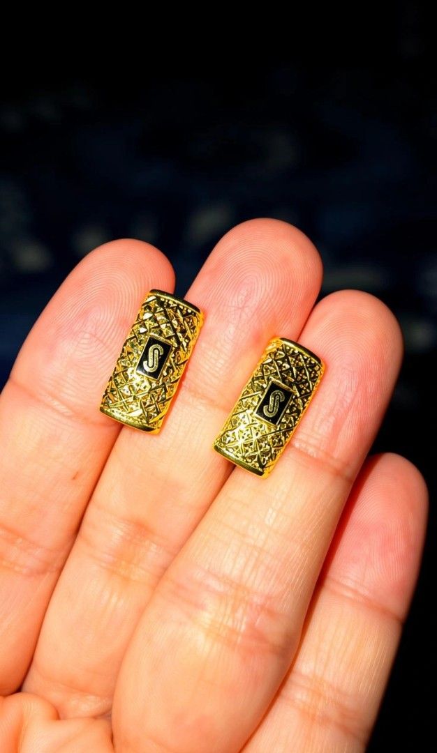 Premium Monaco 18K Gold Earrings with Certificate (Category: Earrings) located in Manila. Submitted by jzqjewelryshop (Listing ID 1468297950, Image 1). Description: For Sale ‼️ Premium Monaco 18k Stud Earrings w/ Certificate 2.53g (7950 per gram) Loc. South Caloocan.