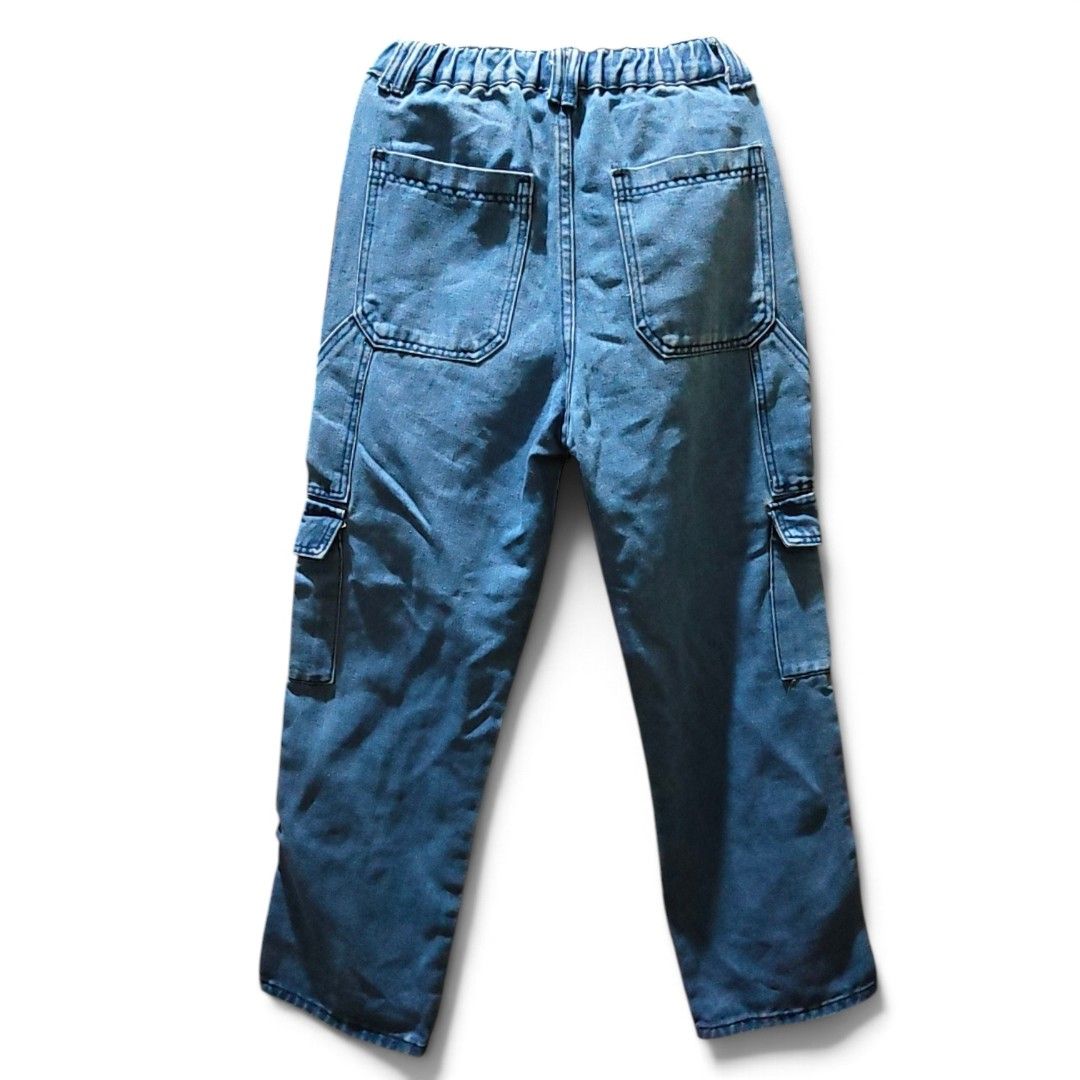 Primark Blue Denim Cargo Jeans (Category: Jeans) located in Munoz. Submitted by harm0nica337 (Listing ID 1468445041, Image 2). Description: W:27-29 - Material: Soft denim for a comfortable fit - Waist: Elastic waistband with button closure - Design: Pleated details with straight-leg cut - Pockets: Multiple utility pockets on front, sides, and back - Style: Great casual everyday pants MOP: Gcash (price+SF) j&t express.