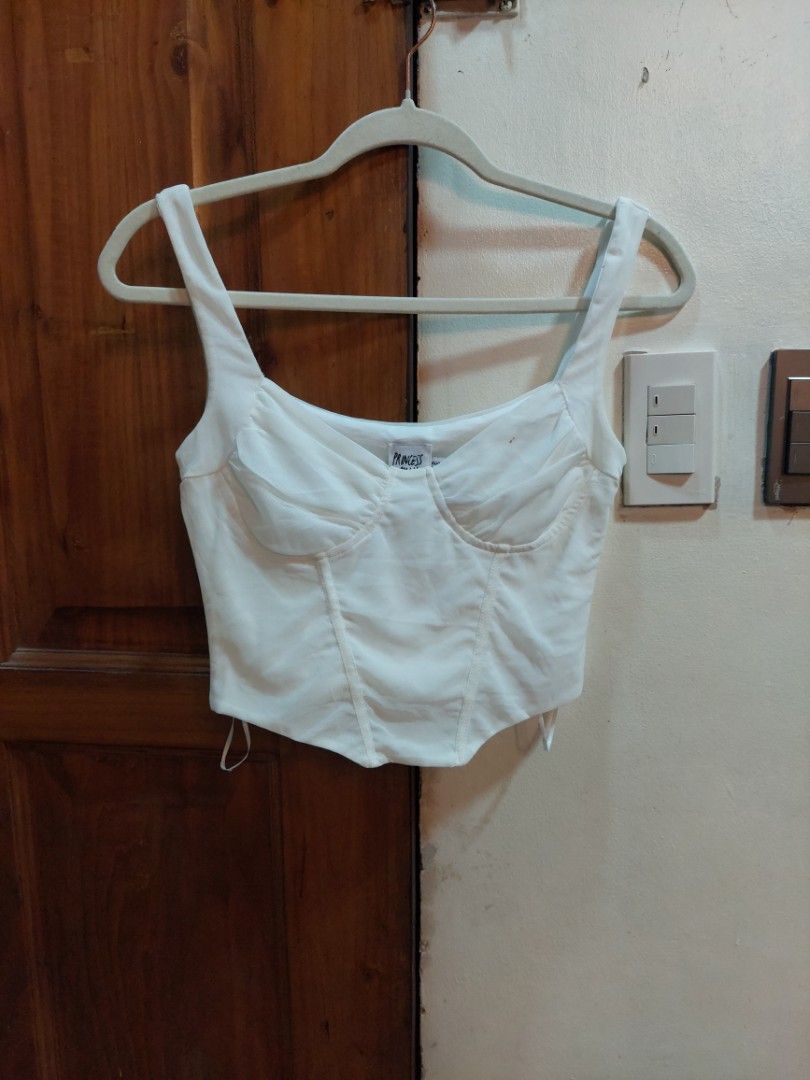 PRINCESS POLLY BRUNA TOP (Category: Sleeveless) located in San Pedro. Submitted by cyanide.slug.cat (Listing ID 1468411375, Image 2). Description: s-sm 30-36" bust 15.5-18" length.