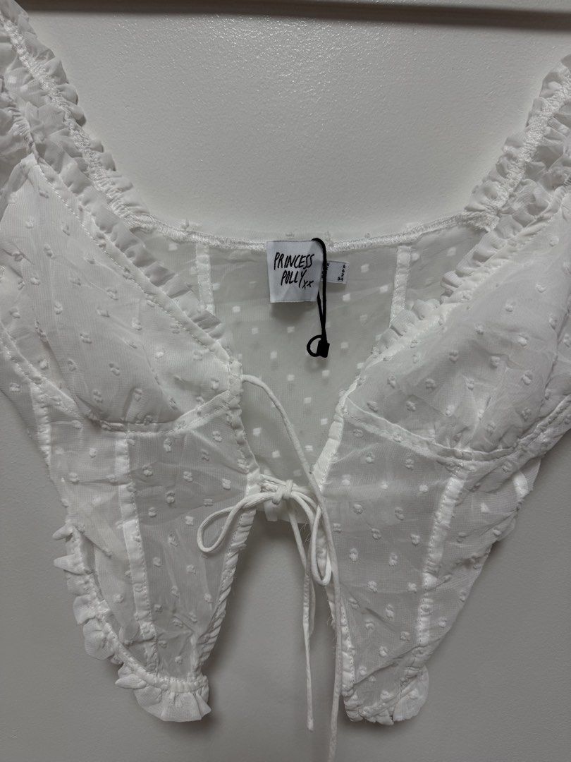 Princess Polly Elvia Top (Category: Sleeveless) located in Cauayan City . Submitted by msdianavarro (Listing ID 1468452872, Image 3). Description: Excellent condition Missing one tie .