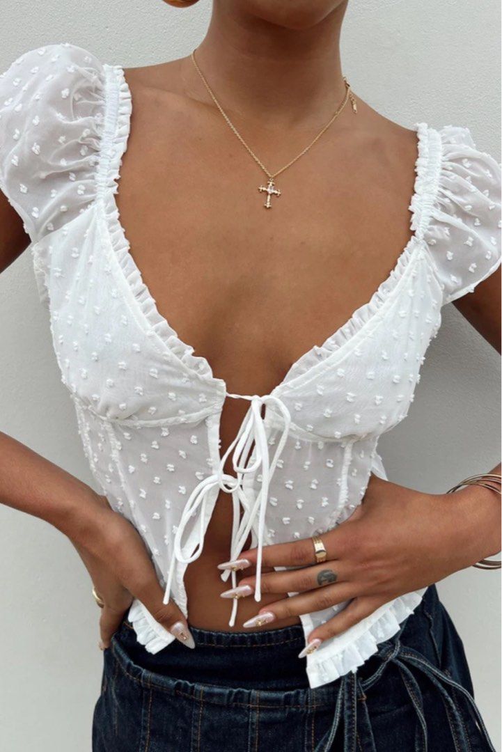 Princess Polly Elvia Top (Category: Sleeveless) located in Cauayan City . Submitted by msdianavarro (Listing ID 1468452872, Image 2). Description: Excellent condition Missing one tie .
