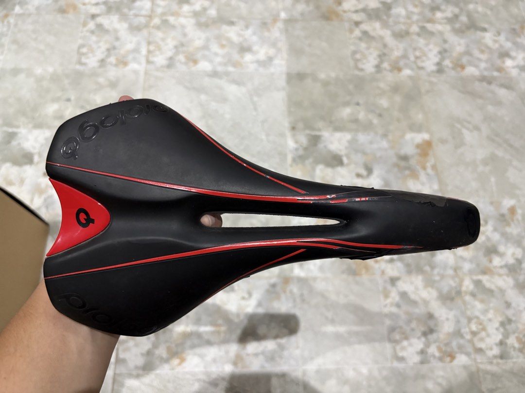 PROLOGO womens saddle (Category: Bicycles) located in Muntinlupa City. Submitted by pinkmoscat.o (Listing ID 1468417516, Image 2). Description: Selling Prologo womens saddle Stock from built bike Used, good condition No functional issues, cosmetic rubbing due to usage. RFS: decluttering Shipping via lalamove or jnt shouldered by buyer Location: Muntinlupa Payment via Gcash, BPI, or RCBC only.