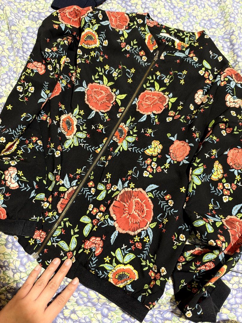 Promod Black Floral Bomber Jacket (Category: Coats, Jackets and Outerwear) located in Manila. Submitted by sellyna_md (Listing ID 1468323481, Image 2). Description: Promod Black Floral Bomber Jacket.