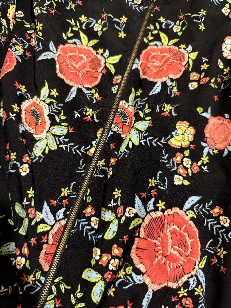 Promod Black Floral Bomber Jacket (Category: Coats, Jackets and Outerwear) located in Manila. Submitted by sellyna_md (Listing ID 1468323481, Image 3). Description: Promod Black Floral Bomber Jacket.