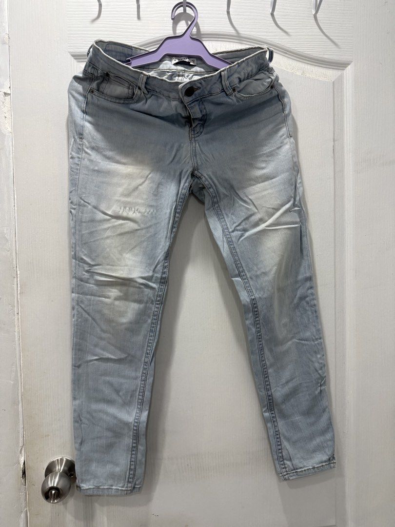 Pull&Bear Light Wash Denim Jeans (Category: Jeans) located in Manila. Submitted by prelov3dbysteph (Listing ID 1468429803, Image 1). Description: - Brand: Pull&Bear - Size: EUR 38 / MEX 28 - Wash: Light wash - Closure: Classic button fly with branded hardware - Pockets: Standard five-pocket construction - Details: Contrast stitching throughout - Fit: Comfortable for everyday wear.
