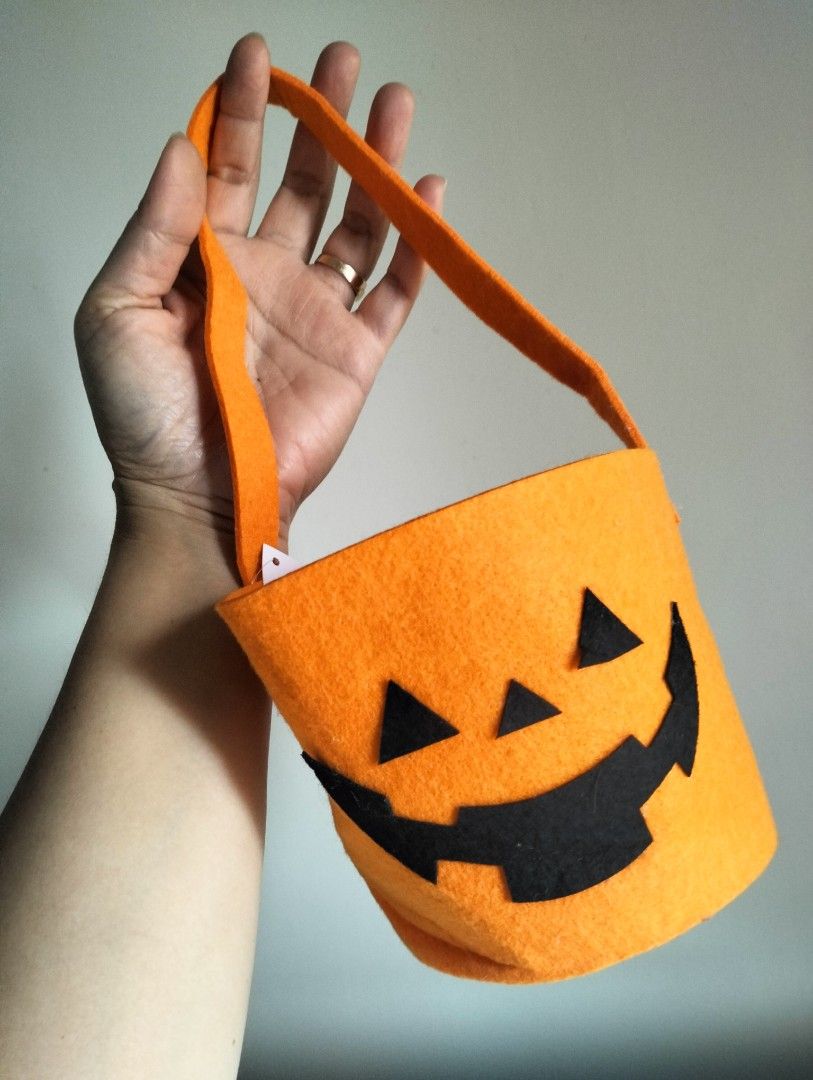 Pumpkin Halloween Kids Bag (Category: Babies & Kids Fashion) located in Baguio. Submitted by toys_of_yesteryear (Listing ID 1468382331, Image 1). Description: 📌loc. Baguio New Pumpkin Bag felt cloth material Note: Ifofold kung ipapaship para magkasya sa pouch.