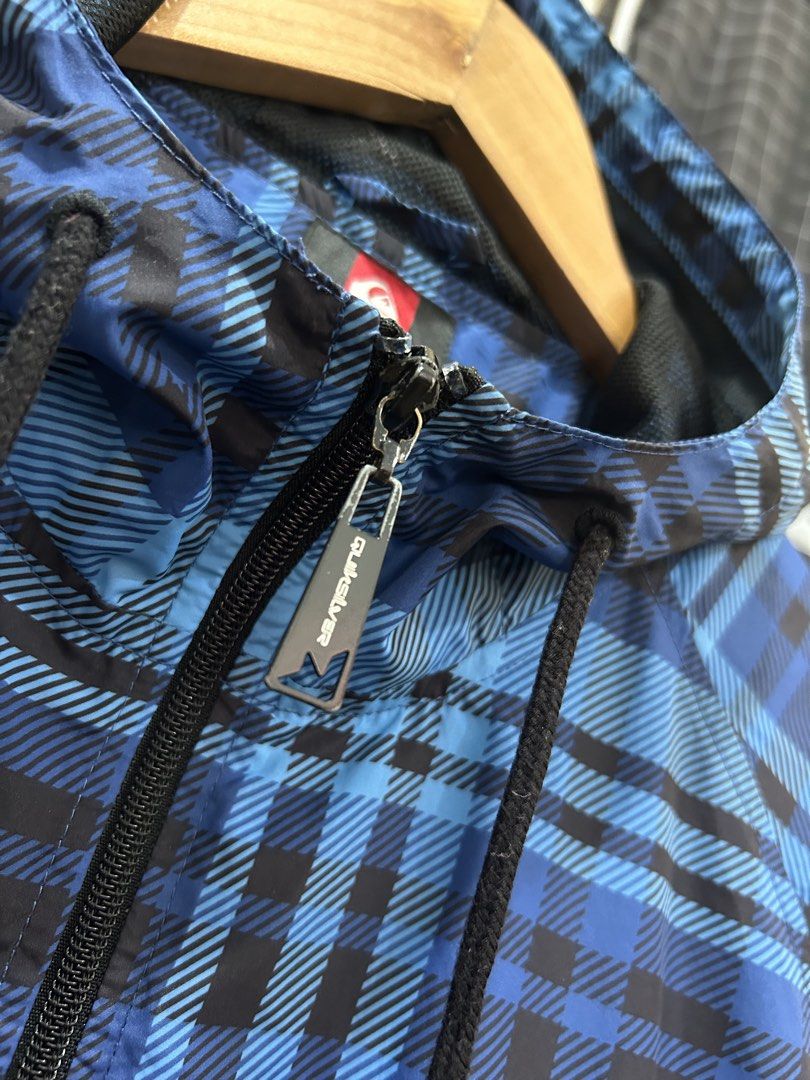 Quick silver windbreaker full zip jacket (Category: Coats, Jackets and Outerwear) located in Manila. Submitted by cachegoodsuncovers (Listing ID 1468356192, Image 3). Description: 🚨 Quick S full-zip windbreaker 🚨 ✅️SIZE: L ✅️DIMES - 23x29 ✅Boxy type ✅️CONDITION - Exellent ✅️COLOR RATE - 9.5/10 ✅️Color may vary due to lighting ✅️ISSUE -❌ .